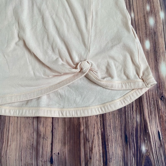 CALIA by Carrie Underwood T-shirt - Picture 2 of 4